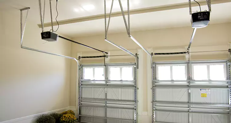 Residential Emergency Garage Door Repair in Vero Beach, FL